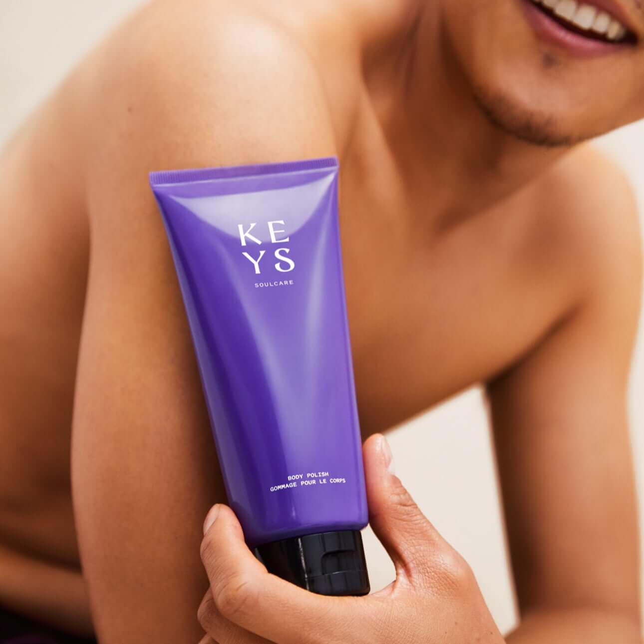 Man holding the Body Polish