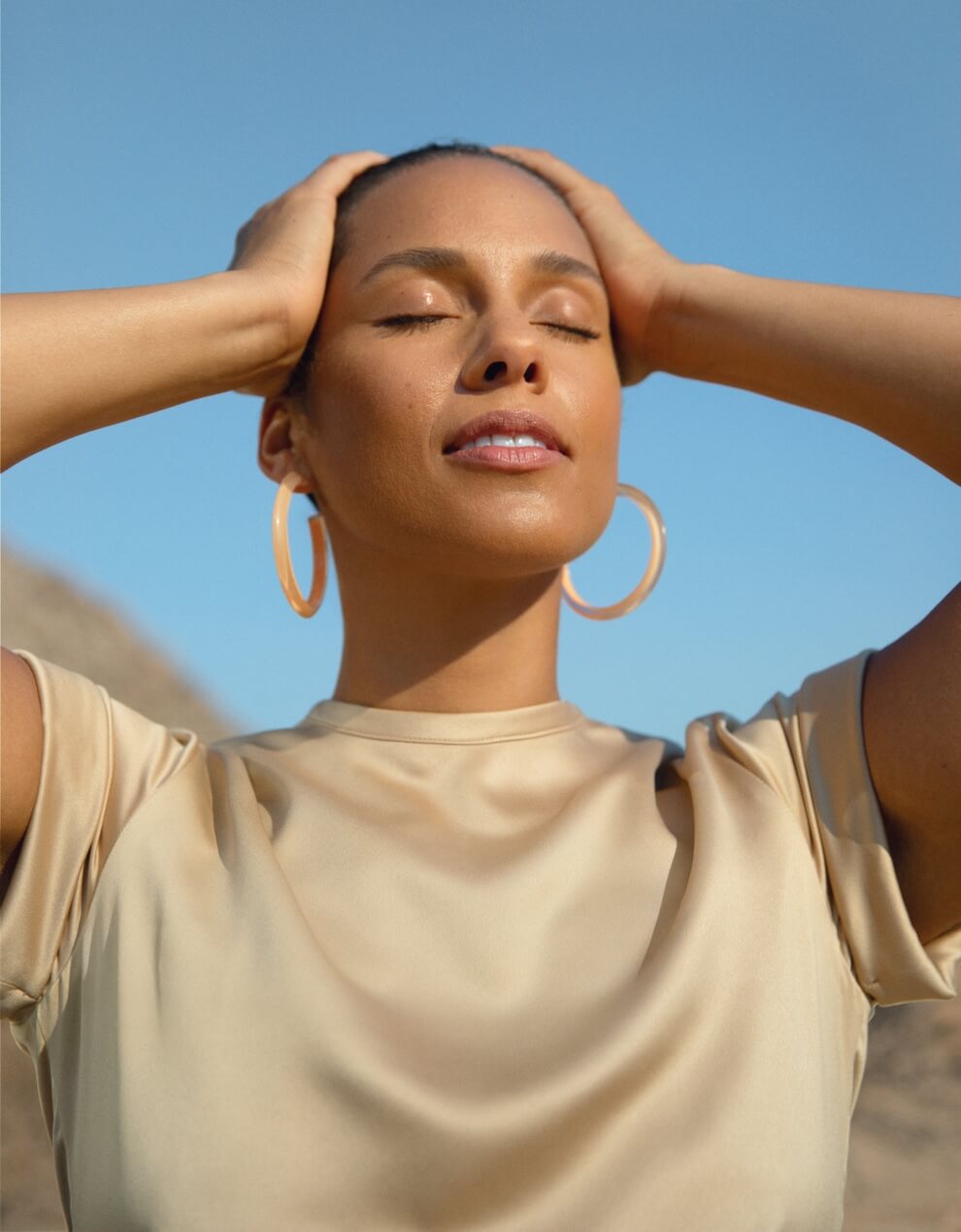 Picture of Alicia Keys facing the sun