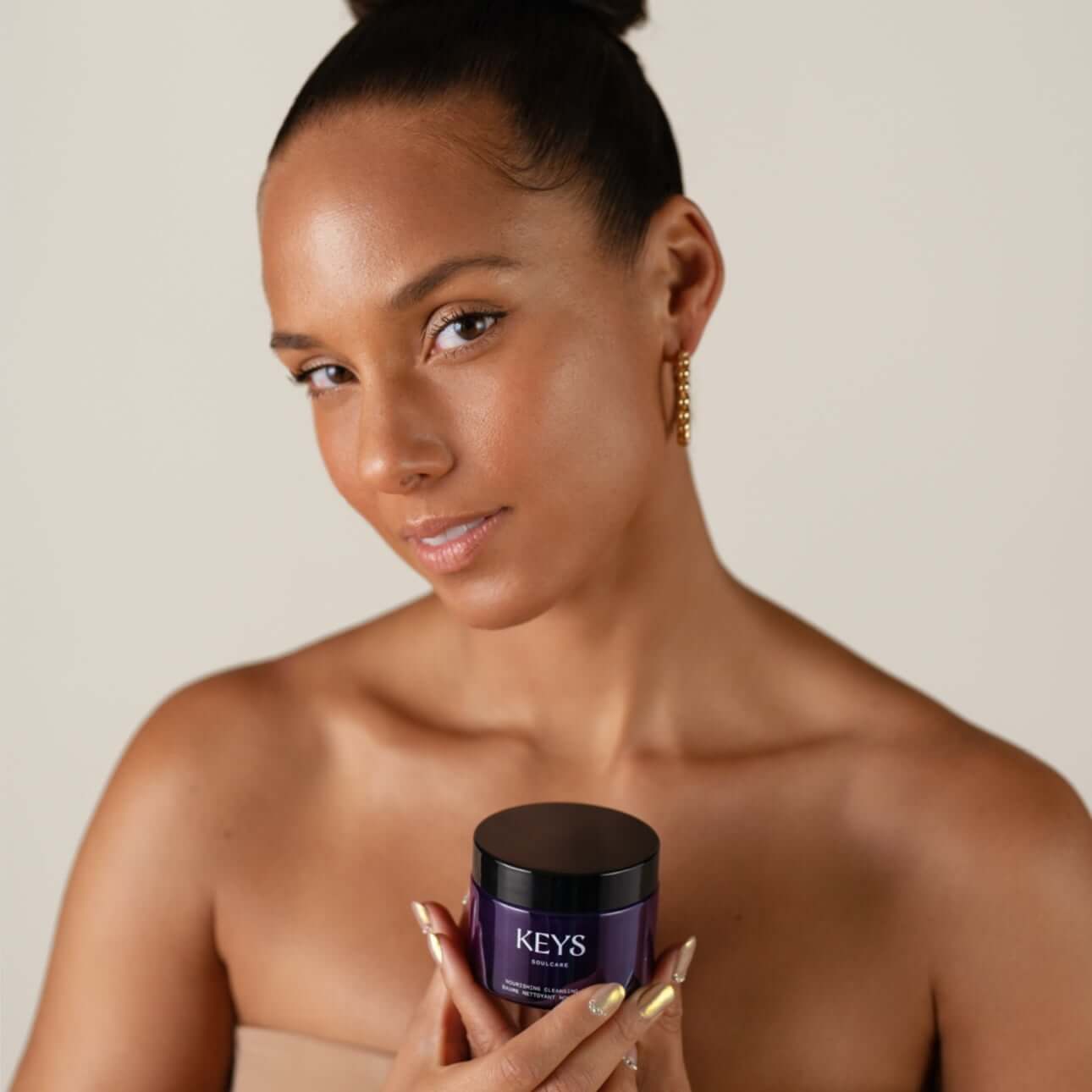 Alicia Keys holding the Nourishment Cream